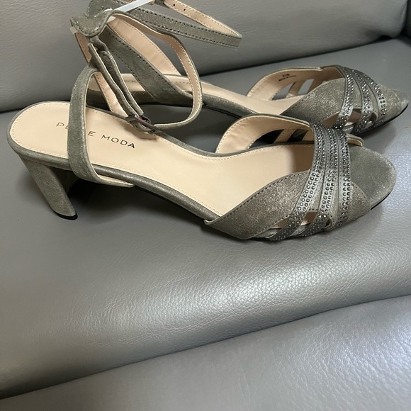 Pelle Moda Shoes - Pelle Moda new without box sandals size 8.5